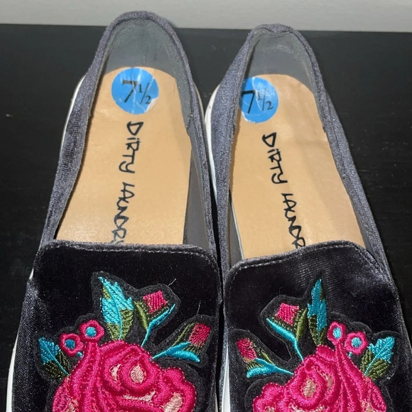 Dirty Laundry Slip Ons.  Size 7.5. Beautiful Rose Appliqué. - Picture 6 of 9